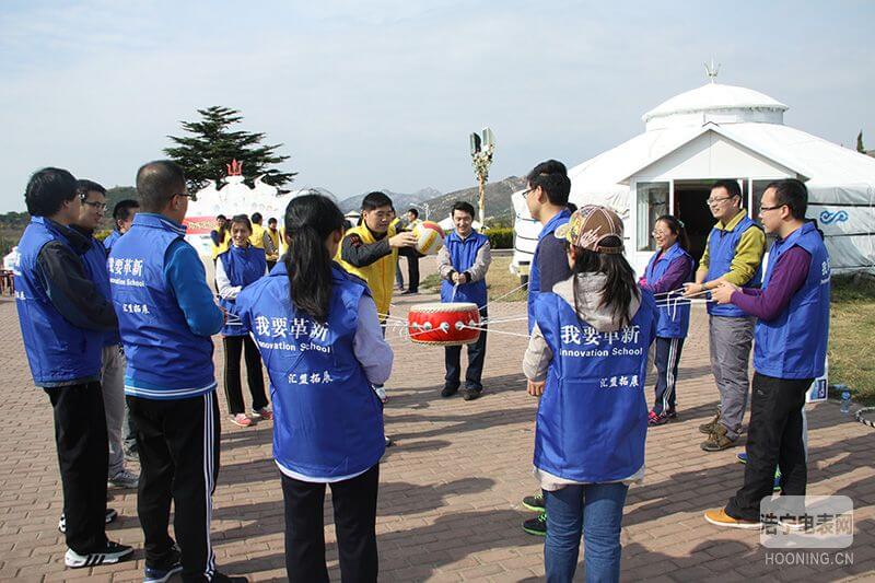 威思頓公司組織戶外拓展訓練