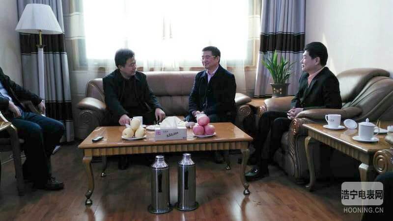 陸總裁與冠縣縣委書(shū)記及當(dāng)?shù)刂饕I(lǐng)導(dǎo)深入交流